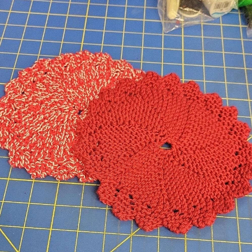 Red & White Knitted 7.5" Doily Trivet